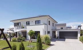 Der clou dieses einfamilienhauses ist sicher die integrierte garage, welche bis zu zwei fahrzeugen platz bietet. Plusenergie Stadthaus 210 M