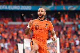 Depay first agreed on personal terms with barca last summer and a fee of around €25m was set with lyon, but the club were unable to accommodate him within their la liga imposed wage cap. 2zxalzu2xjddlm