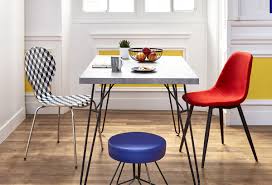 .un mur de couleur rouge dans mon salon,et je voudrai paindre le mur du fond la ou il ya mon lit,mes je ces pas de quelle couleur le fair,qui peux m'aider merci. Quelles Couleurs Se Marient Le Mieux Avec Le Rouge Blog But
