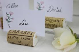 Es ist doch nicht schwer. Diy Tischkarten Aus Weinkorken Einfach Selbermachen Mit Dem Hochzeit