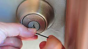 With the bobby pin, apply slow pressure on the furthest pin, away from the wrench, and listen for the click of it falling into place, or feel for the pin clicking into position with a change in resistance. How To S Wiki 88 How To Pick A Lock With A Bobby Pin