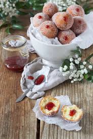 Topfenballchen Mit Fullung Rezept Sweets Lifestyle Rezept In 2020 Rezepte Kuchendekoration Lebensmittel Essen
