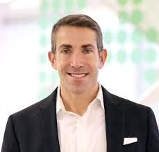 Lisa J. Paschal Helps Employees Reach Their Potential