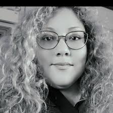 Cat enjoys theme park rides despite grumpy demeanor