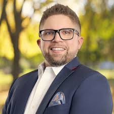 Oakdale Agents, 12 Compass Real Estate Agents