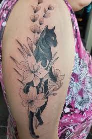 Maybe you would like to learn more about one of these? Tattoo Uploaded By Roy Olislagers Cat And Flowers Tattoo Tattoo Cattattoo Inked Cat Flower 605243 Tattoodo