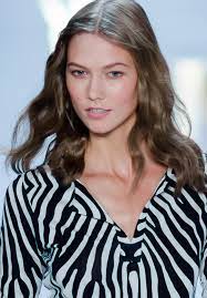 In case you had any doubt about just how tall karlie kloss is, a new instagram photo from eva longoria should clear it up for you. Karlie Kloss Wikipedia