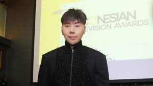 Ia dikabarkan memutuskan untuk berhenti menjadi peramal. 4 Pengakuan Roy Kiyoshi Soal Filler Dagu Menyesal Hingga Terinspirasi Anime