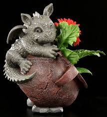 Garten Figur Drache Auf Blumentopf Links Dinosaur Stuffed Animal Garden Sculpture Animals