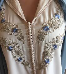 607 likes 8 comments قفطان مغربي للطلب caftankarima on instagram قفطان حرير مغربي ازياءمغربية تك elegant blouse designs embroidery fashion fashion