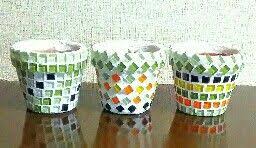 初めてでも簡単 １００均のモザイクタイル で素焼き植木鉢をリメイク 植木鉢 モザイクタイル 庭のプロジェクト