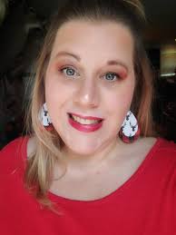 Hello, I'm Laura and something to know about me is I haven't a clue where  to start lol looking forward to learning a new hobby