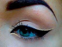 Available in three metallic shades of pink opal, sparkling silver and shimmering gold, this gel glitter eyeliner can be worn either alone or paired with a darker eyeliner for eyes that are truly out of this world! Attractive Gold Eyeliner Ideas Aelida Gold Eyeliner Eyeliner Styles Beautiful Makeup