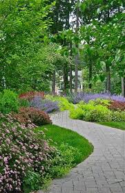 Pin By Chris Kennedy On If You Grow It Traditional Landscape Landscape Design Garden Landscaping