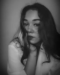 Less color , more depth 🖤✨