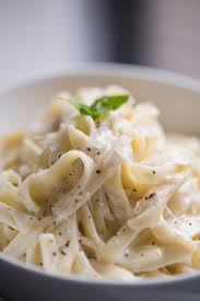Cook over medium heat and whisk until melted. How To Make A Fettuccine Alfredo Sauce From Scratch Hno At