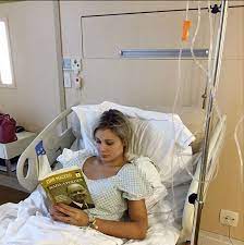 Andressa de faveri urach (born october 11, 1987) is a brazilian model, businesswoman and reality television personality, best known for being a contestant on the sixth season of the brazilian version of the farm. Andressa Urach Miss Bumbum Back In Hospital After Buttock Implant Causes Life Threatening Infection World News Mirror Online
