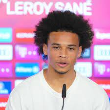 'normally these kind of injuries are six or seven months': Leroy Sane Bayern Star Soll Bairisch Sprechen Dann Folgt Lautes Lachen Fc Bayern