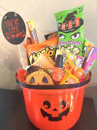 Pin By Marissa Serpa On Holiday Stuff Halloween Gift Bags Halloween Gift Baskets Halloween Treat Baskets
