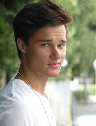 Robin Kirsch's Instagram, Twitter & Facebook