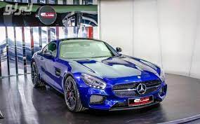 صور العين كلاس يستضيف سيارة مرسيدس amg gt زرقاء رائعة mercedes amg mercedes amg gt s mercedes