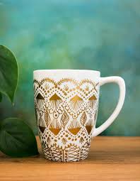 Welcome to a video of decorating coffee mug ideas. Diy Gold Paint Mug Makeover Sisoo Com In 2020 Diy Mugs Gold Diy Painted Mugs
