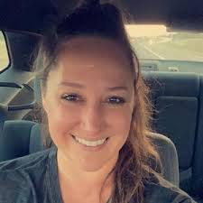 Emily Huggins (@emhuggz)