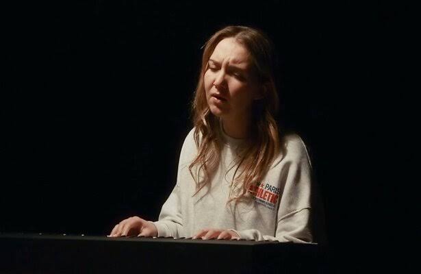 Noa Zwan roert GTST-kijkers tot tranen met liedje: 'Prachtig' - TVgids.nl