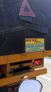 Netizen rupanya mencoba untuk mengungkap makna tersembunyi dari tulisan di truk ini. 10 Tulisan Lucu Di Bak Truk Bikin Ngakak Tapi Ada Yang Harus Mikir Juga