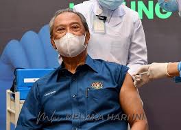 Menteri sains, teknologi dan inovasi, khairy jamaluddin berkata, dakwaan kerajaan enggan segera memberikan suntikan kepada rakyat di negara ini tidak berbangkit. Dakwaan Kadar Vaksinasi Rendah Dalam Negara Tidak Benar Khairy Jamaluddin