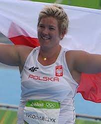 Anita włodarczyk zdobywając złoty medal podczas igrzysk olimpijskich w tokio spełniła swoje marzenie. Anita Wlodarczyk Of Poland Celebrates Her Victory In The Hammer At The Rio Olympics In 2016 Track And Field Athlete Olympic Athletes Athlete
