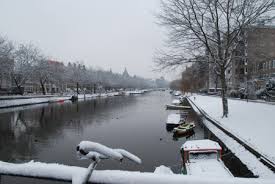 En el norte (la parte comprendida entre los alpes y los apeninos toscoemilianos), el clima es severo en el centro, comprendido aproximadamente entre liguria y la zona de roma, el clima es templado y. El Clima De La Capital De Holanda Turismo Amsterdam