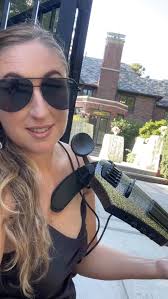 Saturday @barmaxhartford 10-1AM. I’ll be DJing, playing that crazy violin  🎻 and yapping about my delicious lasagna! #electricviolinist  #electricviolin #hartford #femaledj #datenight #nycviolinist