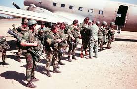 Rhodesian Light Infantry Prepare For Airborne Operations During The Bush War 459x300 R Militaryporn Military Special Forces Paratrooper Military Photos