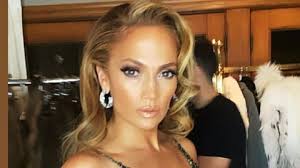 Having already shared a video revealing what she looks like without makeup on, j.lo. See Jennifer Lopez Show Off Abs In Beige Netflix Outfits
