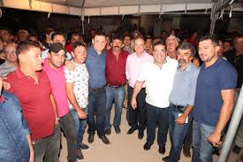 Grande festa marca a inauguração do calçamento no povoado de Água Doce