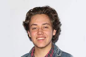 Ethan Cutkosky Bio Family Net Worth Girlfriend Relationship Rumors Carl Gallagher Ethan Just Good Friends