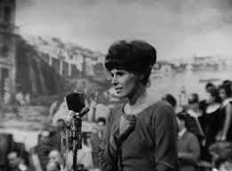 Born september 22, 1934, to a milanese family, italian singer ornella vanoni spent most of her twenties alternating between theater. Festival Di Napoli Wikipedia