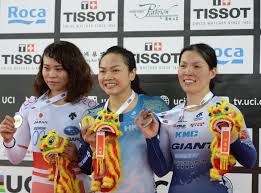 【#ladieshine】曾為李慧詩勁敵的德國女車神 kristina vogel 於 3 年前發生嚴重意外，從此失去了馳騁單車賽道的能力，期待已久的東京奧運亦已夢碎。 下半身癱瘓的她於上月發佈了一輯照片。她坐於輪椅上，頂著滿身傷疤，在眾人前勇敢克服了3年前的嚴重意外，並鼓勵大家要學會擁抱缺陷美。想知她的. æ·±å…¥äº†è§£é¦™æ¸¯å¥³è»Šç¥žæŽæ…§è©©çš„æˆ°é§'