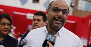 Ministro de Educación Daniel Alfaro espera reunirse con dirigentes, pero  primero deben retornar a las aulas