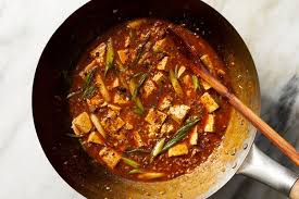 En ella, se marina el tofu con limón, ajo, jengibre y pimienta y, luego, se cocina junto con unas verduras. Lo Que Aprendi Del Amor Al Mapo Tofu The New York Times