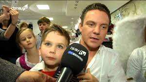 Heute ist er als deutscher trompeter. Fur Den Guten Zweck Volksmusikstar Stefan Mross Backt Fur Stiftung Kinder Herz Youtube