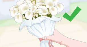 It's thought the salicylic acid in the tablet lowers the ph level of the water, but. 4 Ways To Make Fresh Flowers Last Longer Wikihow