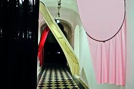 Z novodobej mágie telesnosti súčasného umenia – Idea potešujúca jednotlivca  | FlashArt.cz