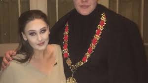 Og vi skal selvfølgelig snakke om alle andre kjendiser også, bortsett fra arne treholt. Vegard Harm Droy Partylove Savner Kjaereste Vg