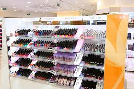 Occupying Over 8 500 Sqft Of Space In Ngee Ann City Takashimaya Shopping Centre This Is The World S Largest Guardian Beauty Store Health Beauty Concept Store
