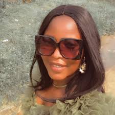 Pearl Steele was once the chairperson of the prestigious Steele Group.  However, one day, a tragic accident leaves her missing and suffering from  memory loss. After being rescued by Shanna Wright, Pearl