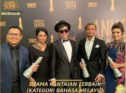 Latest oldest most discussed most shared most viewed. Pengarah Syukur Drama Nur Menang Besar Di Anugerah Skrin 2018 Ask 2018