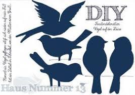Haus Nummer 13 Diy Kommt Ein Vogel Geflogen Fensterdeko Fur Den Fruhling Freebie Basteln Fruhling Fensterdeko Fliegende Vogel Diy Ostern