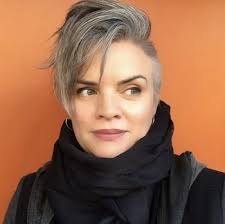 Leslie Plunkett's Instagram, Twitter & Facebook